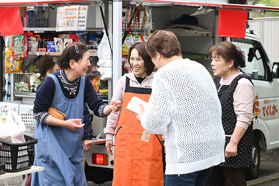 とくし丸　販売の様子