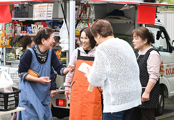 とくし丸　販売の様子