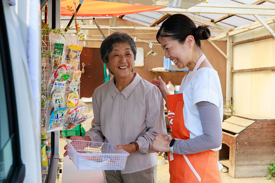 新井さんとお客様写真